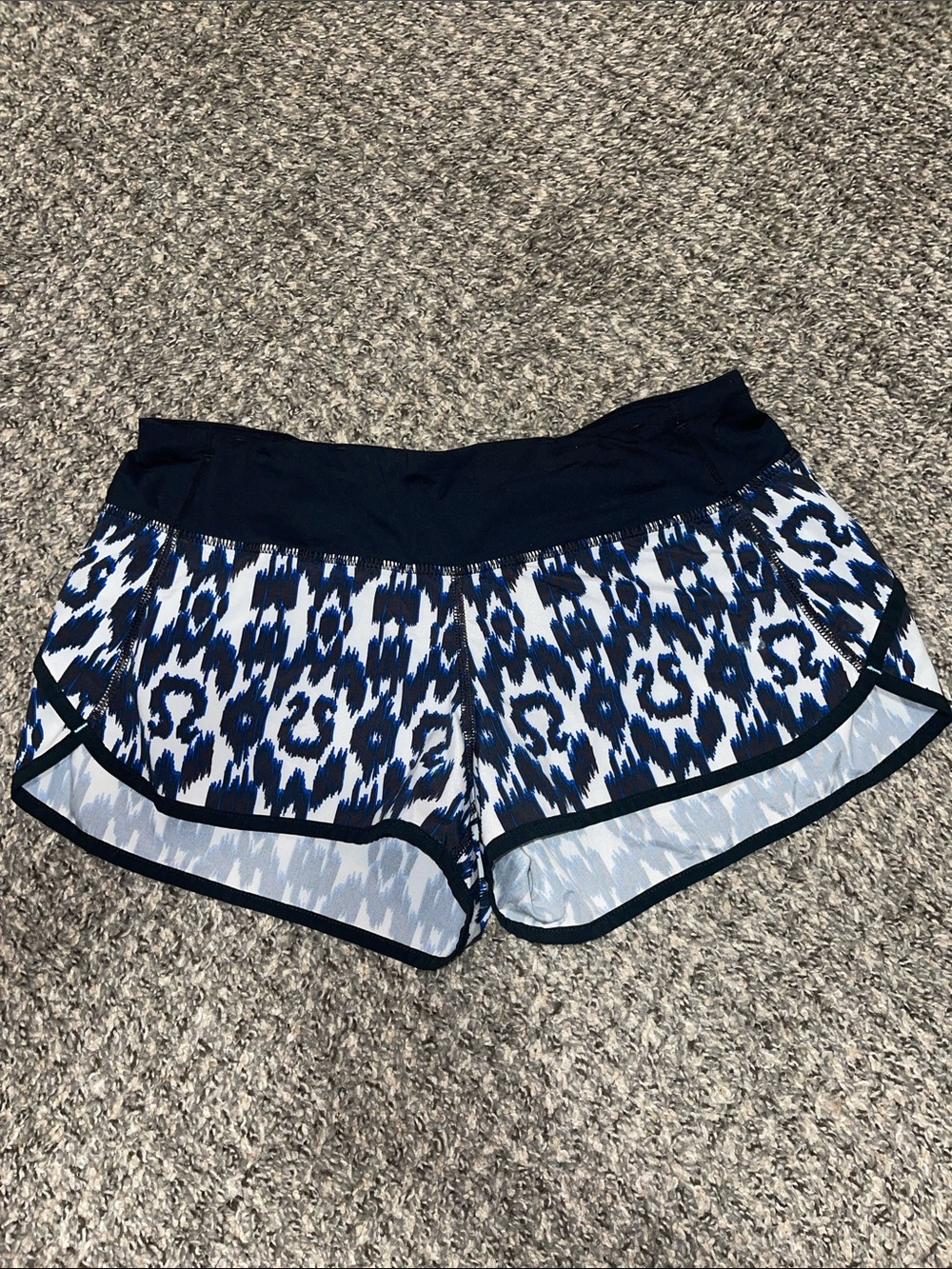 Lululemon Speed Shorts - Ikat; Size 6